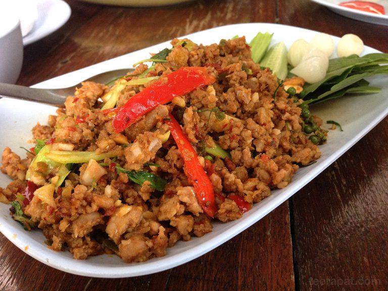 เล็กบ้านรอ ร้านอร่อยที่อ่างทอง