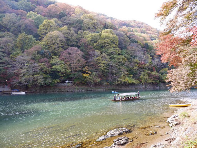 ล่องเรือชมใบไม้เปลี่ยนสีในแม่น้ำ Hozugawa – Japan Nov14 ตอนที่ 2.1