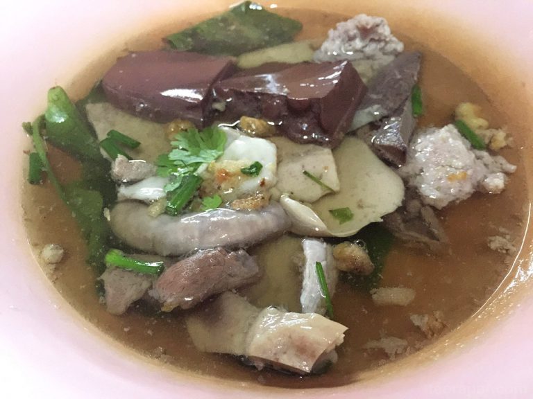 เกาเหลาเลือดหมู สุขุมวิท 23