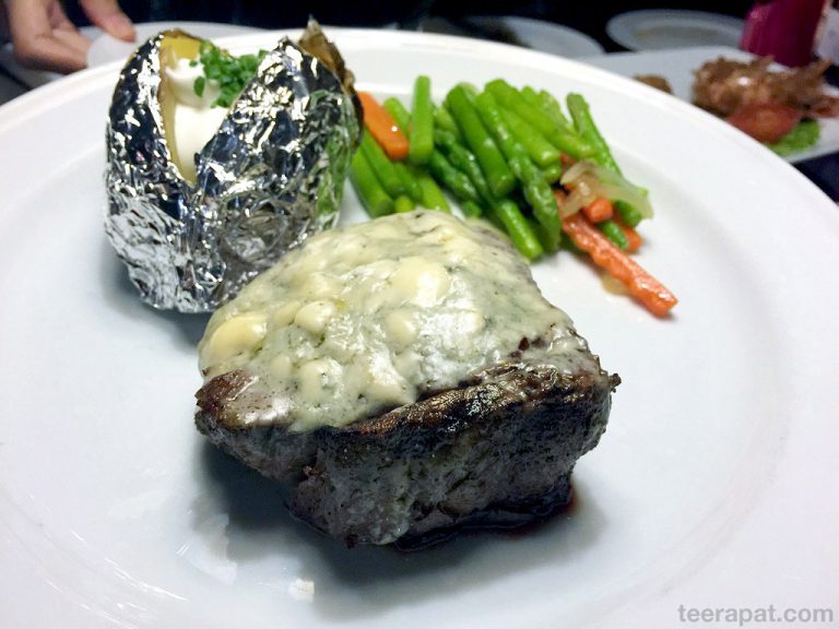 Neil’s Tavern ซอยร่วมฤดี