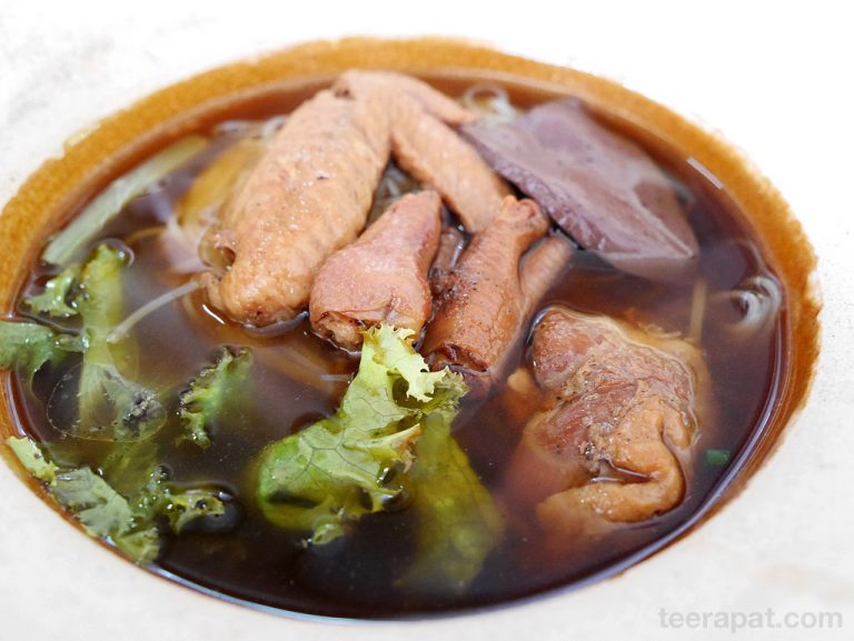 รสเสวย ก๋วยเตี๋ยวไก่ตุ๋นสุดเปื่อย สวนบวกหาด เชียงใหม่