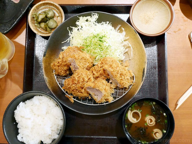 Hirata Bokujo ข้าวหมูทอด Tokyo Midtown