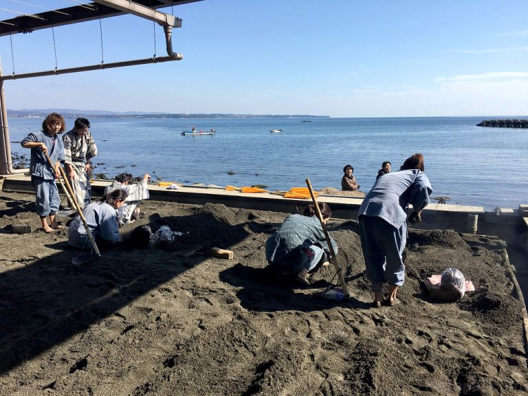 อบทรายร้อนที่ Beppu Beach Sand Bath