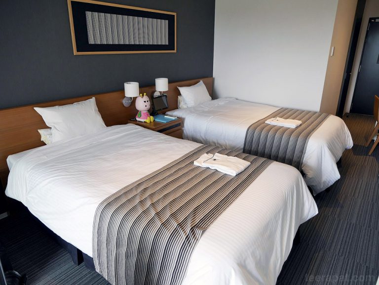 รีวิวโรงแรมหุ่นยนต์ Henn na Hotel – Huis Ten Bosch, Nagasaki