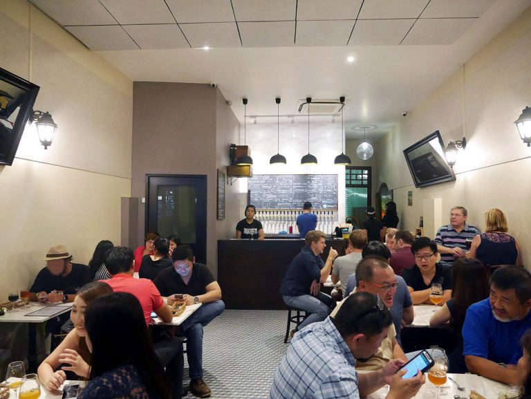 Druggists คราฟท์เบียร์เสิร์ฟในร้านยา สิงคโปร์