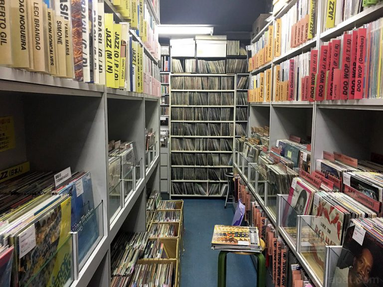 Juke Record ร้านแผ่นเสียง Fukuoka