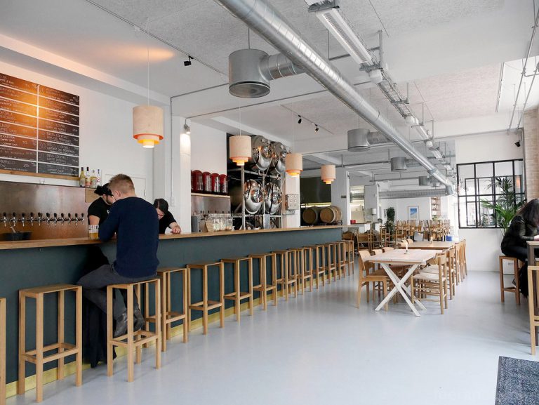 BRUS บาร์ของคราฟท์เบียร์แบรนด์ To Øl Copenhagen