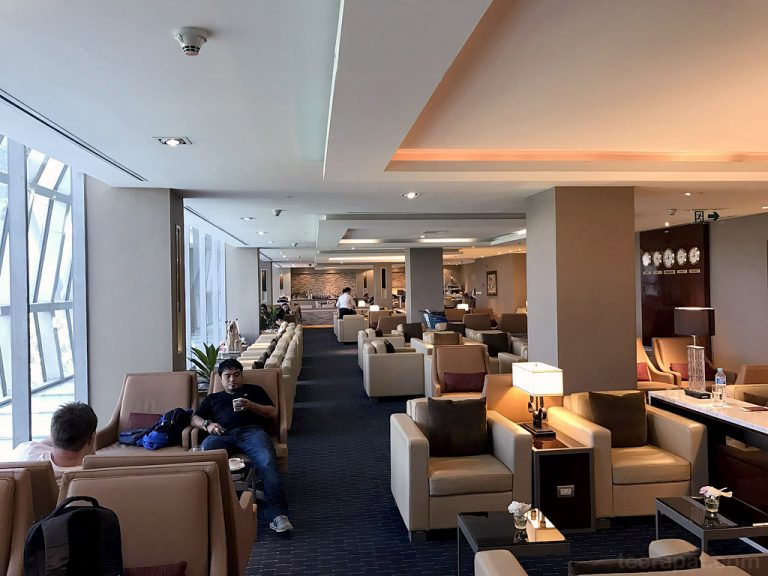 รีวิว Emirates Lounge สนามบินสุวรรณภูมิ