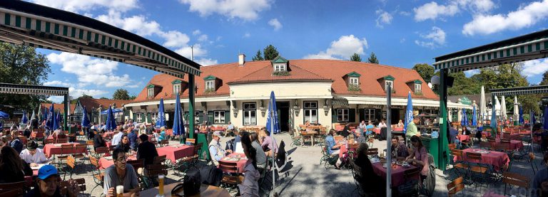 Königlicher Hirschgarten เบียร์การ์เด้นพร้อมอาหารเยอรมัน Munich, Germany