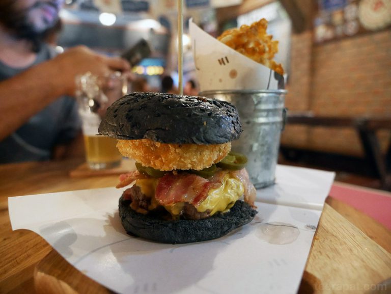 Jim’s Burger & Beers จิบคราฟท์เบียร์แกล้มเบอร์เกอร์ อารีย์