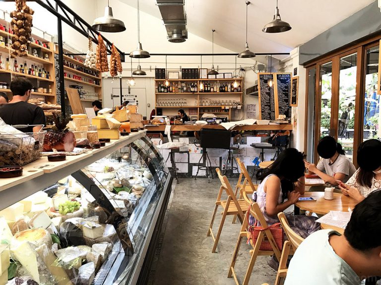 El Mercado ชิม ชีส ไวน์ Coldcut และอาหารฝรั่ง บรรยากาศดี คลองเตย