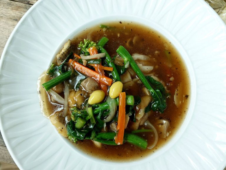 แป๊ะ ราดหน้ามหาชน – สนามบินน้ำ