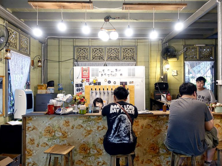บ้านดอกแก้ว จิบคราฟท์เบียร์ในบ้านโบราณ – พระราม 6 ซอย 28