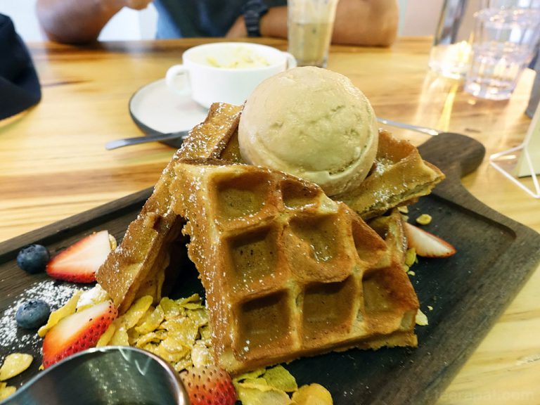 A.R.C. Coffee จิบกาแฟแกล้มขนมอร่อย – สิงคโปร์
