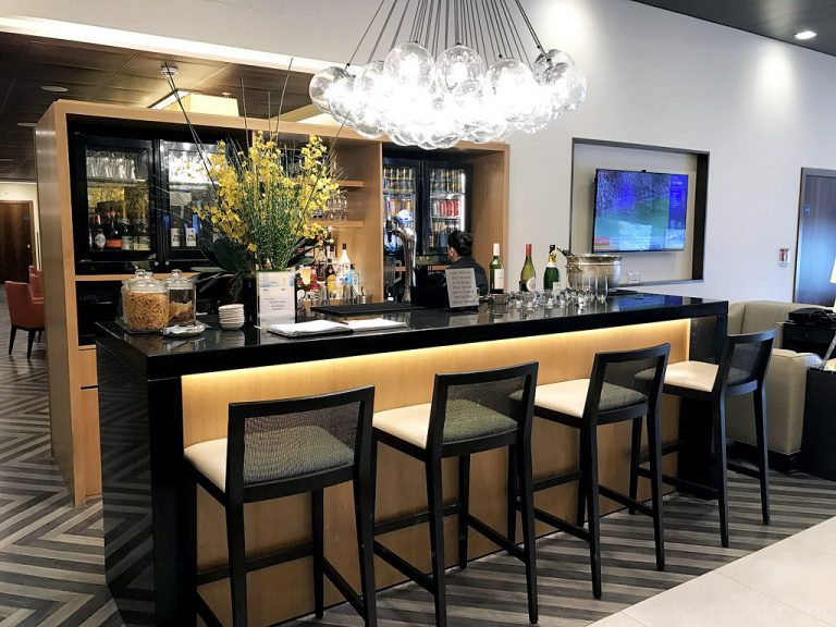 รีวิว SilverKris Lounge สนามบิน Heathrow Terminal 2