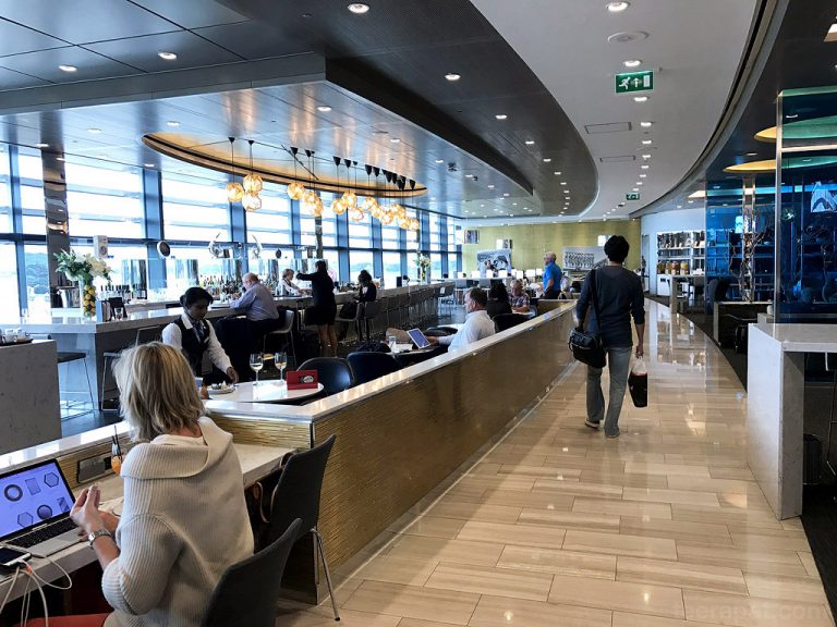 รีวิว United Club Lounge สนามบิน Heathrow Terminal 2