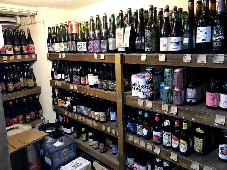 Craft Beer Base คราฟท์เบียร์จากทั่วโลกในห้องเย็นลับๆ – Osaka