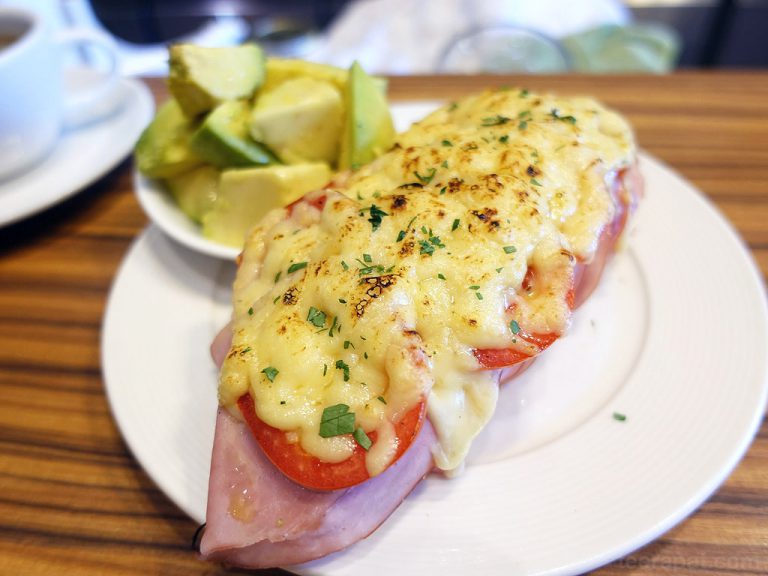 The Larder Cafe & Bar อาหารเช้าแบบฝรั่ง นิมมานเหมินท์ – เชียงใหม่