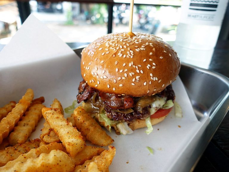 Beast Burger เบอร์เกอร์ร้านดัง นิมมานเหมินท์ ซอย 17 – เชียงใหม่