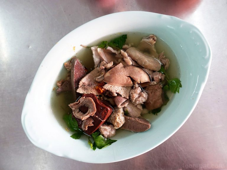 มะกัน ต้นเลือดหมูร้านอร่อย – จังหวัดเลย
