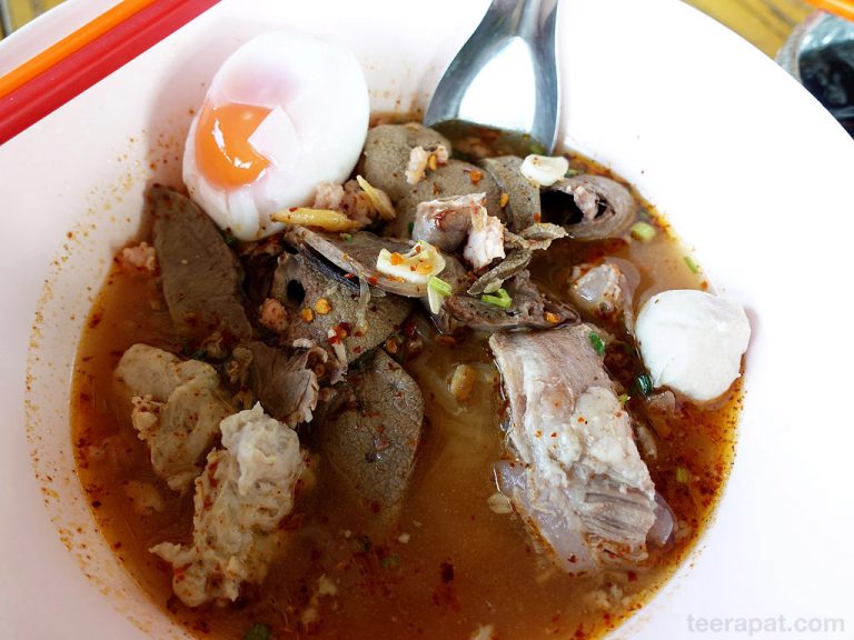 ก๋วยเตี๋ยวต้มยำใหญ่ รสจี๊ดจ๊าด – ลพบุรี