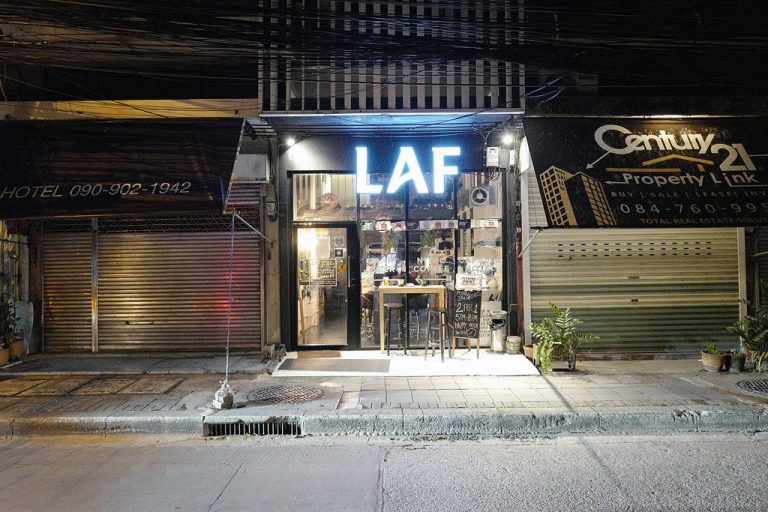 LAF คราฟท์เบียร์บาร์ใต้โฮสเทลในซอยราชครู – อารีย์
