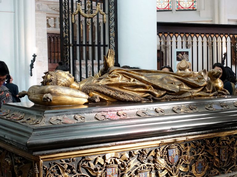 เคารพศพ Duchesse de Bourgogne ที่โบสถ์ Church of Our Lady เมือง Bruges – ประเทศเบลเยี่ยม