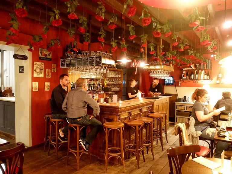 Cafe Rose Red จิบเบียร์คืนในสุดท้ายเมือง Bruges – ประเทศเบลเยี่ยม