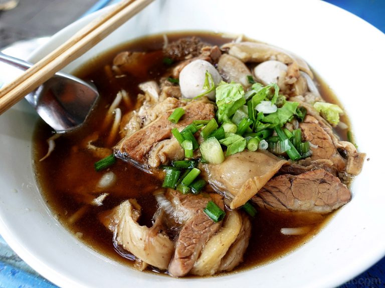 ก๋วยเตี๋ยวเนื้อเชลล์ลืมชิม ‘บิ๊กสุ’ เนื้อเปื่อยเจ้าอร่อย – ราชวัตร