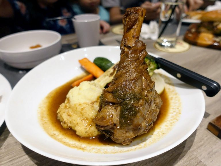 Blackyard Roast & Brew อาหารฝรั่งแกล้มคราฟท์เบียร์ – กาญจนาภิเษก