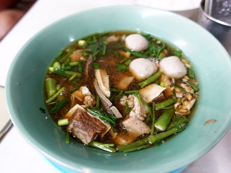 ก๋วยเตี๋ยวเนื้อรางน้ำ เนื้อเปื่อยอร่อย ปากซอยราชปรารภ 14
