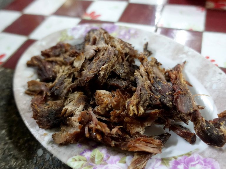 ป้าแดง จิ้นตุ๊บ เนื้อควายทุบร้านดังย่านสันคะยอม – เชียงใหม่