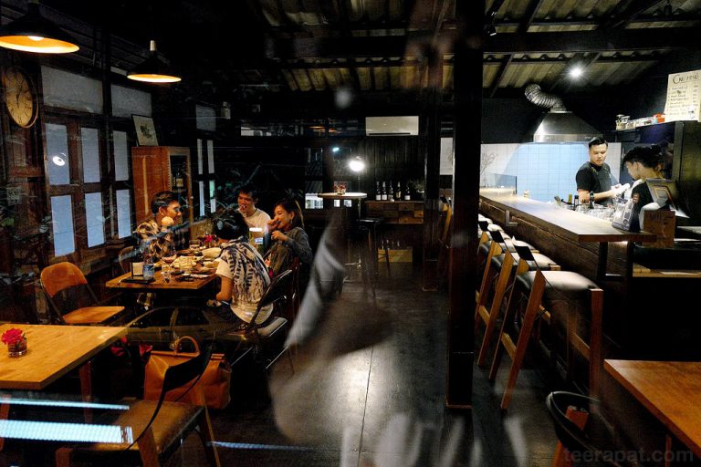 Cru 2nd Floor Wine Bar ไวน์บาร์บนถนนสามล้าน – เชียงใหม่