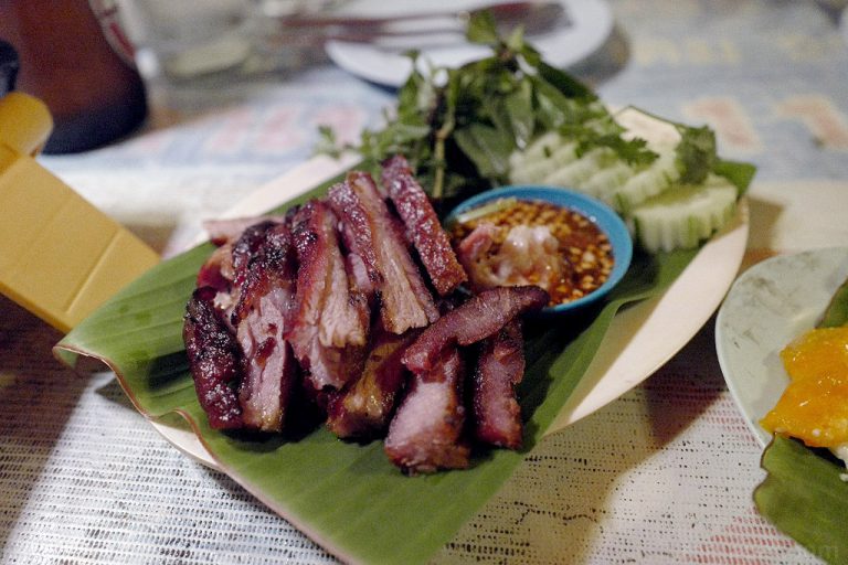 ป้าหล้า ฮิมปิง ร้านนั่งดื่มพร้อมกับแกล้ม ริมแม่น้ำปิง – เชียงใหม่