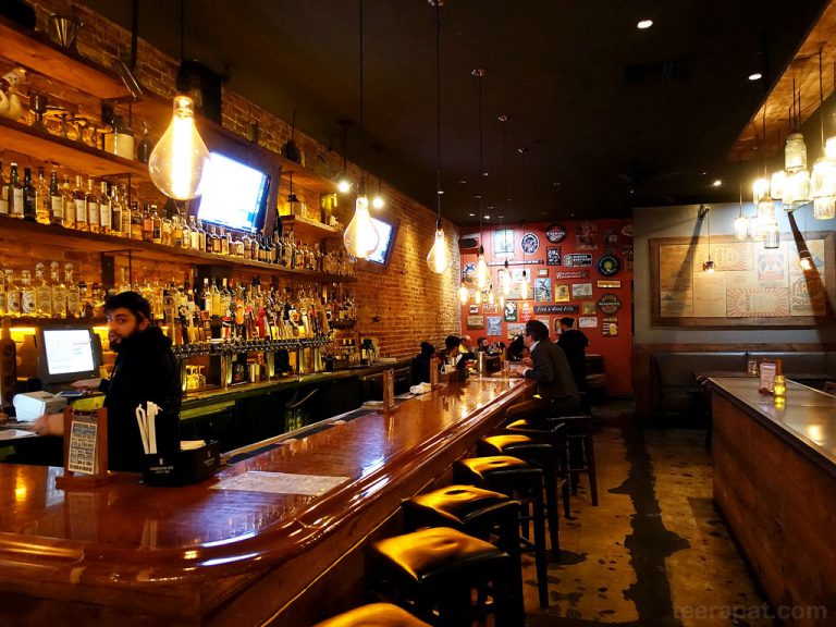 The Hopping Pig คราฟท์เบียร์บาร์ 32 แทปใจกลางเมือง San Diego