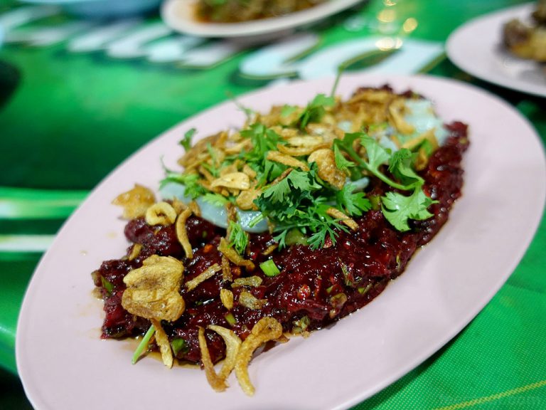 ลาบลุงไล สุดยอดลาบควายดิบ หางดง เชียงใหม่