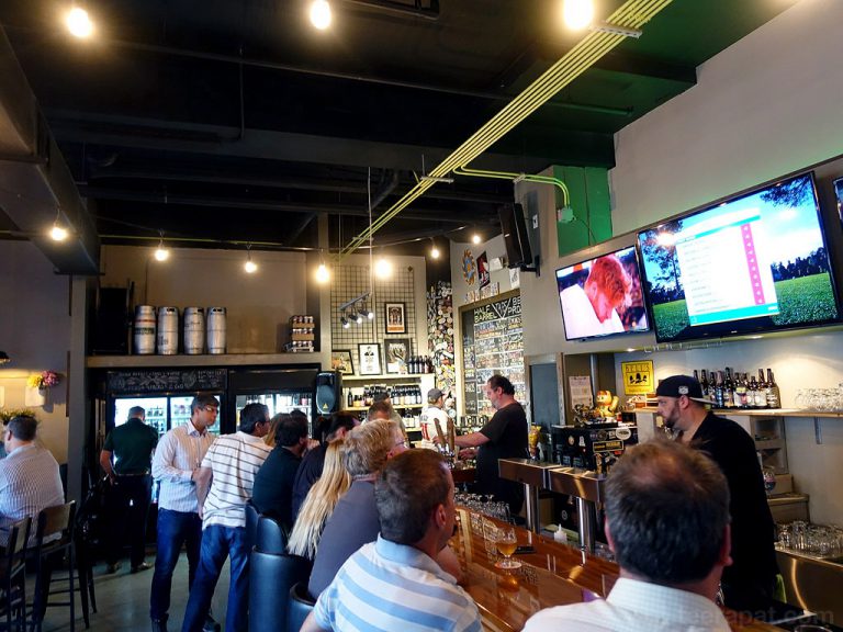 Half Barrel Beer Project ร้านคราฟท์เบียร์ใน Brew Pub ไซส์จิ๋ว Orlando, Florida