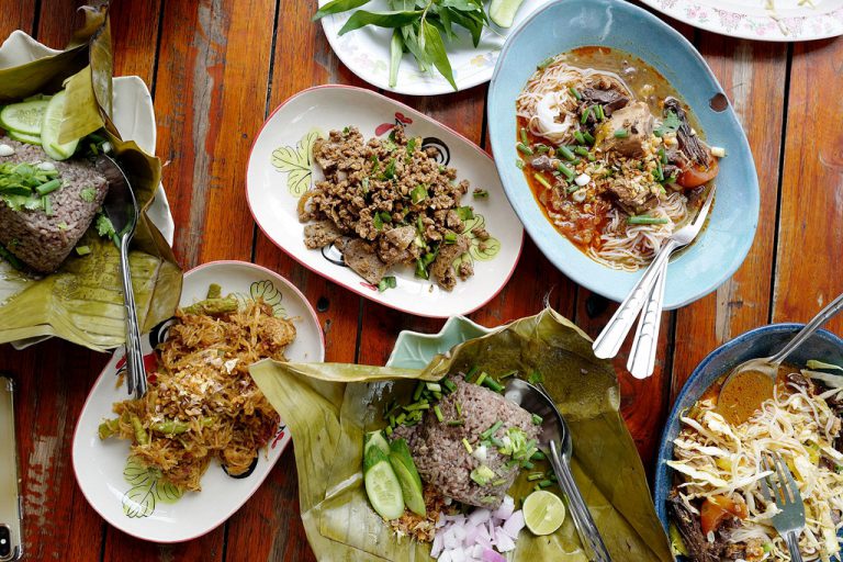 เอก น้ำเงี้ยว อาหารเหนืออร่อยๆ ถนน กาญจนภิเษก นนทบุรี