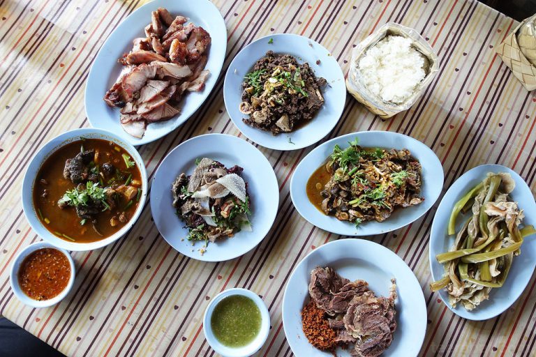 ลาบขุนเส กินลาบควายมองชายดอย หางดง เชียงใหม่