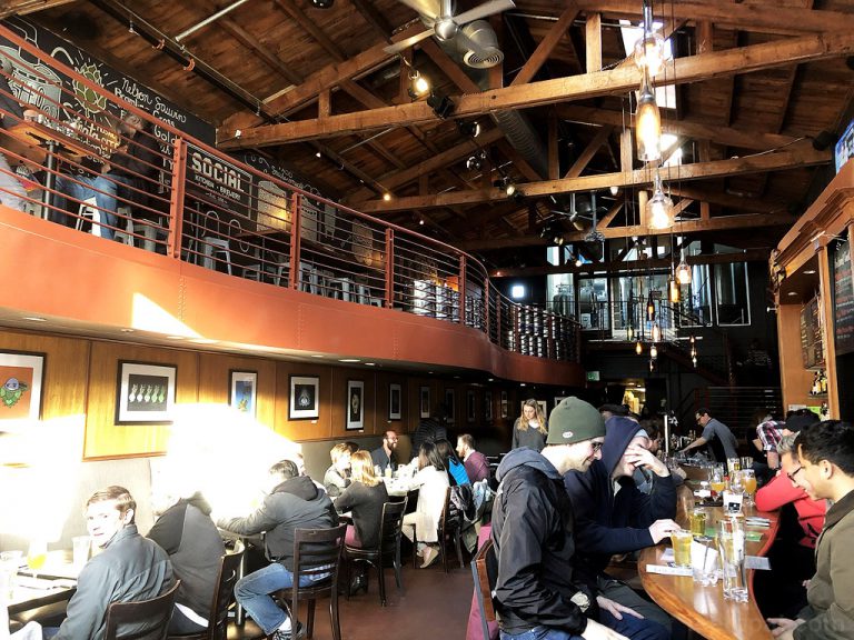 Social Kitchen จิบเบียร์ Brut IPA ในโรงต้นฉบับ San Francisco