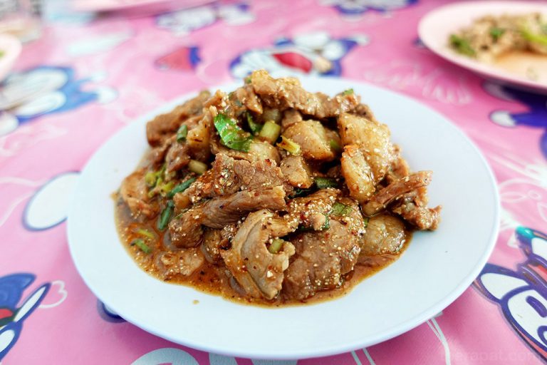 ลาบวาสนา อีสานร้านอร่อยใต้ทางด่วน ซอยวัดบัวขวัญ งามวงศ์วาน