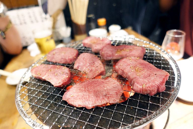 Nikunchu ร้านปิ้งย่างเครื่องในวัว ปิดตีสาม สถานี Shimo Kitazawa โตเกียว