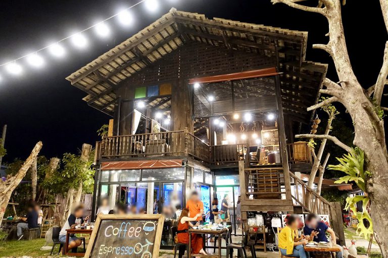 กินแซ่บ เชียงราย อาหารอร่อยในบ้านไม้โบราณพร้อมคราฟท์เบียร์ เชียงราย