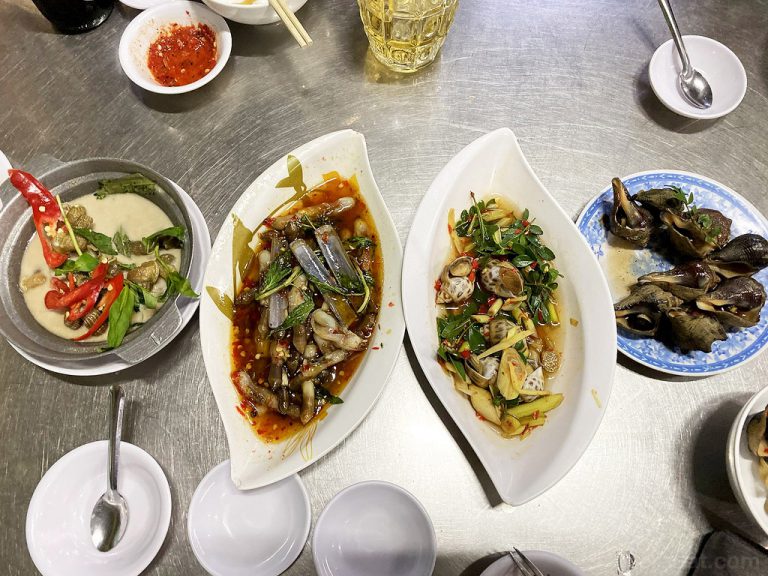 Oc Dao Nguyen Trai กินสารพัดเมนูหอย ในเมืองโฮจิมินห์