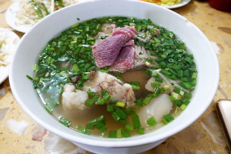 Pho Hung เฝอร้านดังเครื่องแน่นๆ ถนน Nguyen Trai เมืองโฮจิมินห์
