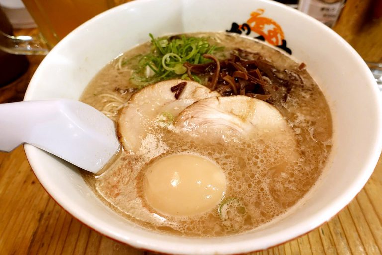 Daruma ทงคตสึราเม็งสไตล์ฮากาตะ สาขา DEITOS สถานี  JR Hakata Fukuoka