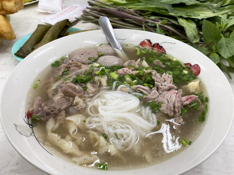 Pho Hoa เฝอร้านดังเจ้าอร่อยบนถนน Pasteur เมือง Ho Chi Minh