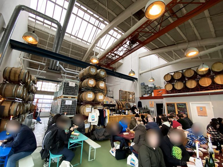 Mikkeller Baghaven โรงเบียร์เปรี้ยวในโกดังเก่าริมน้ำ โคเปนเฮเกน เดนมาร์ก