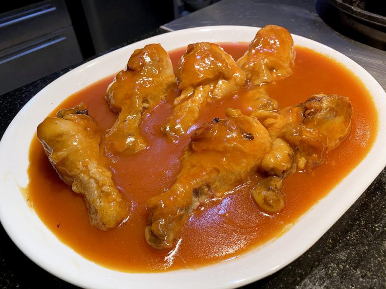 น่องไก่น้ำแดง สูตรโรงครัววชิราวุธฯ
