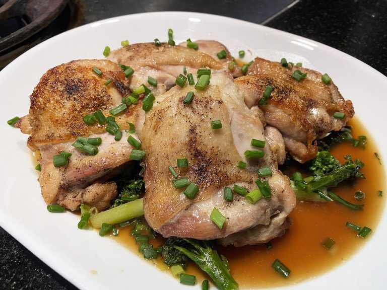 ไก่อบสาเกและซีอิ๊ว ไก่เนื้อนุ่ม หอมกลิ่นขิงและสาเก
